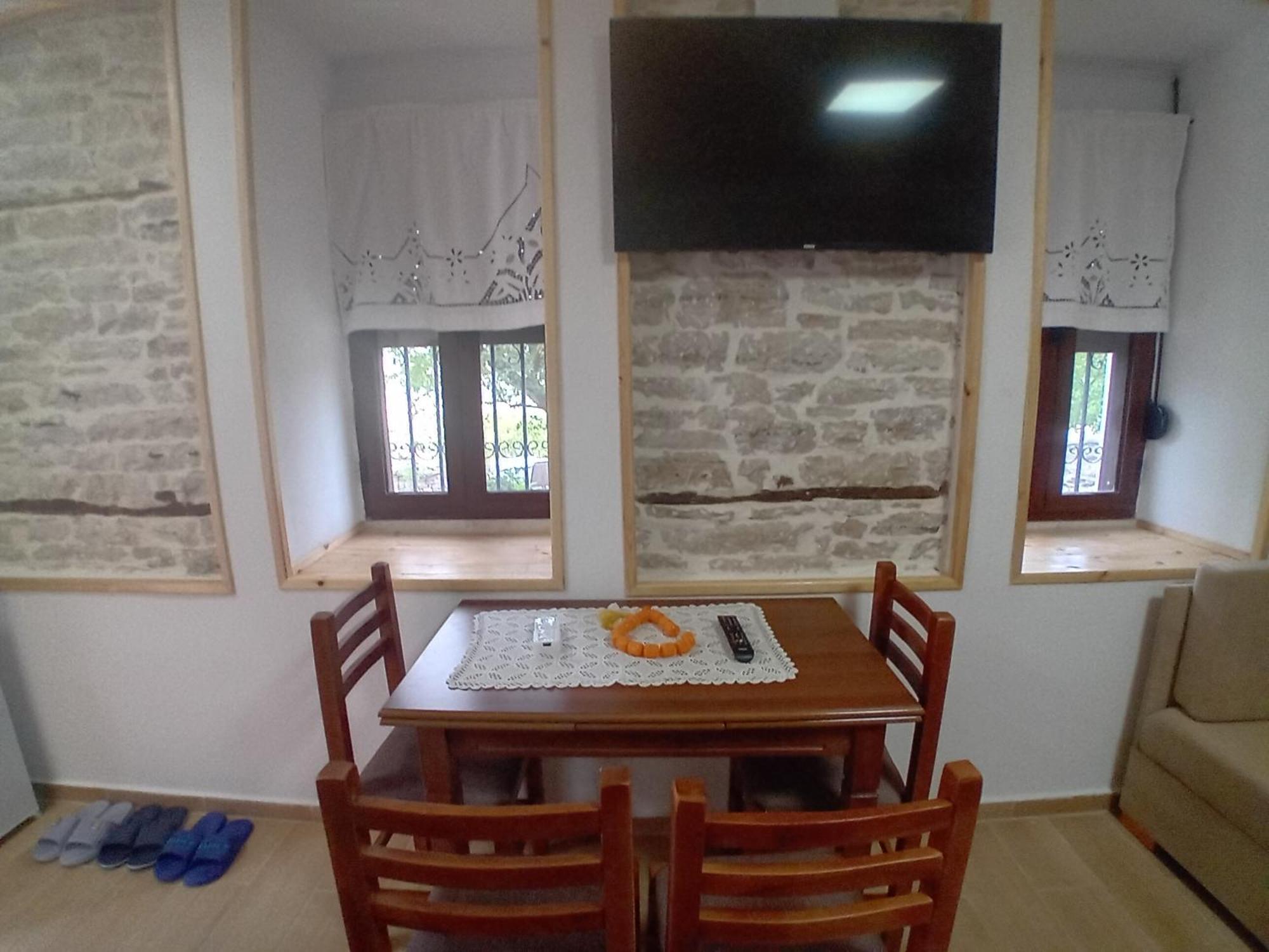Arpet Guesthouse Gjirokastër Exteriér fotografie