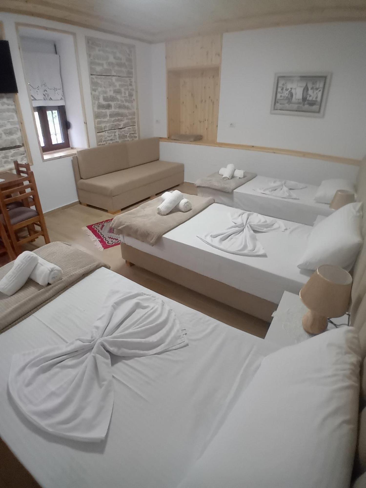 Arpet Guesthouse Gjirokastër Exteriér fotografie