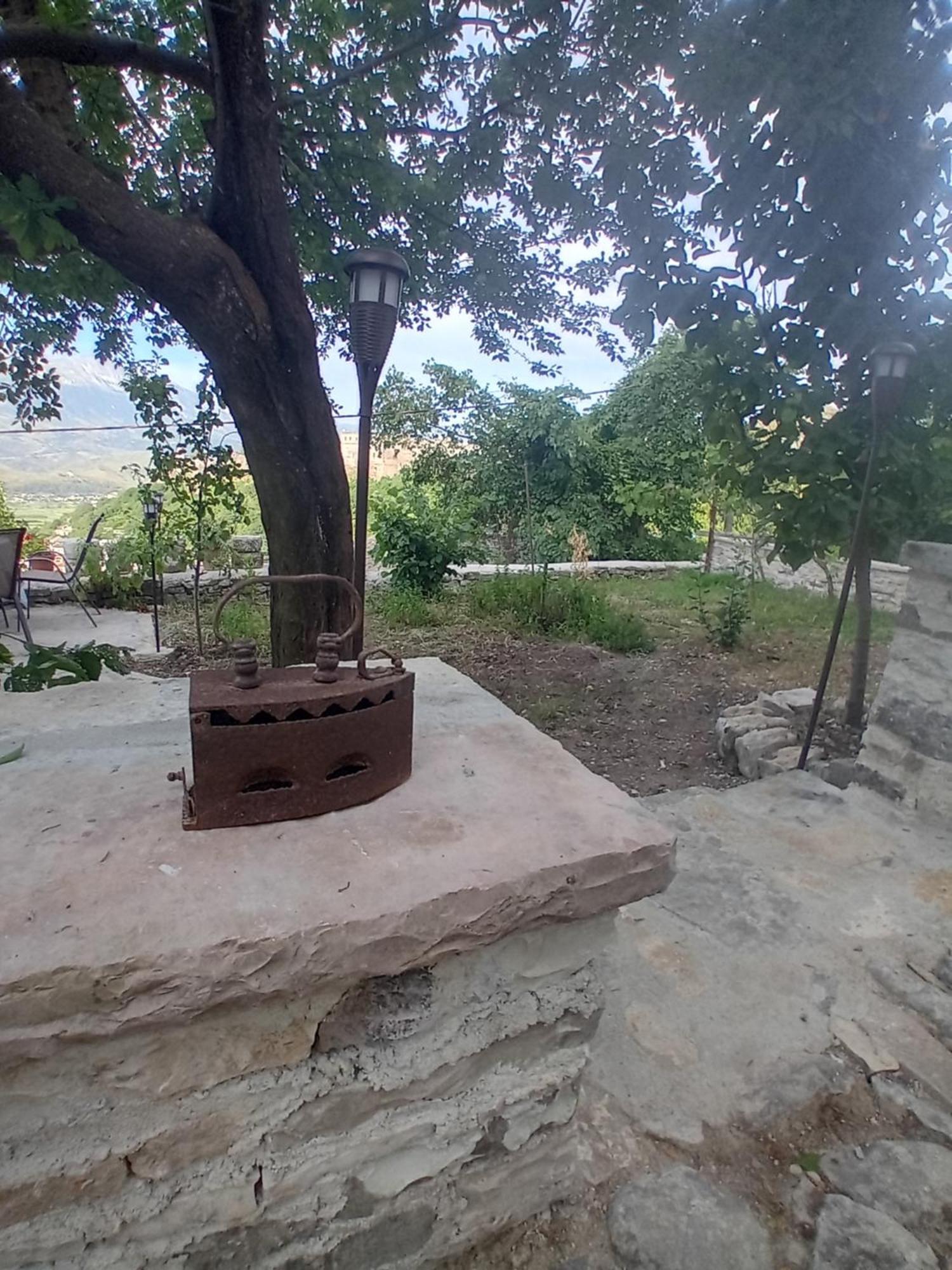 Arpet Guesthouse Gjirokastër Exteriér fotografie