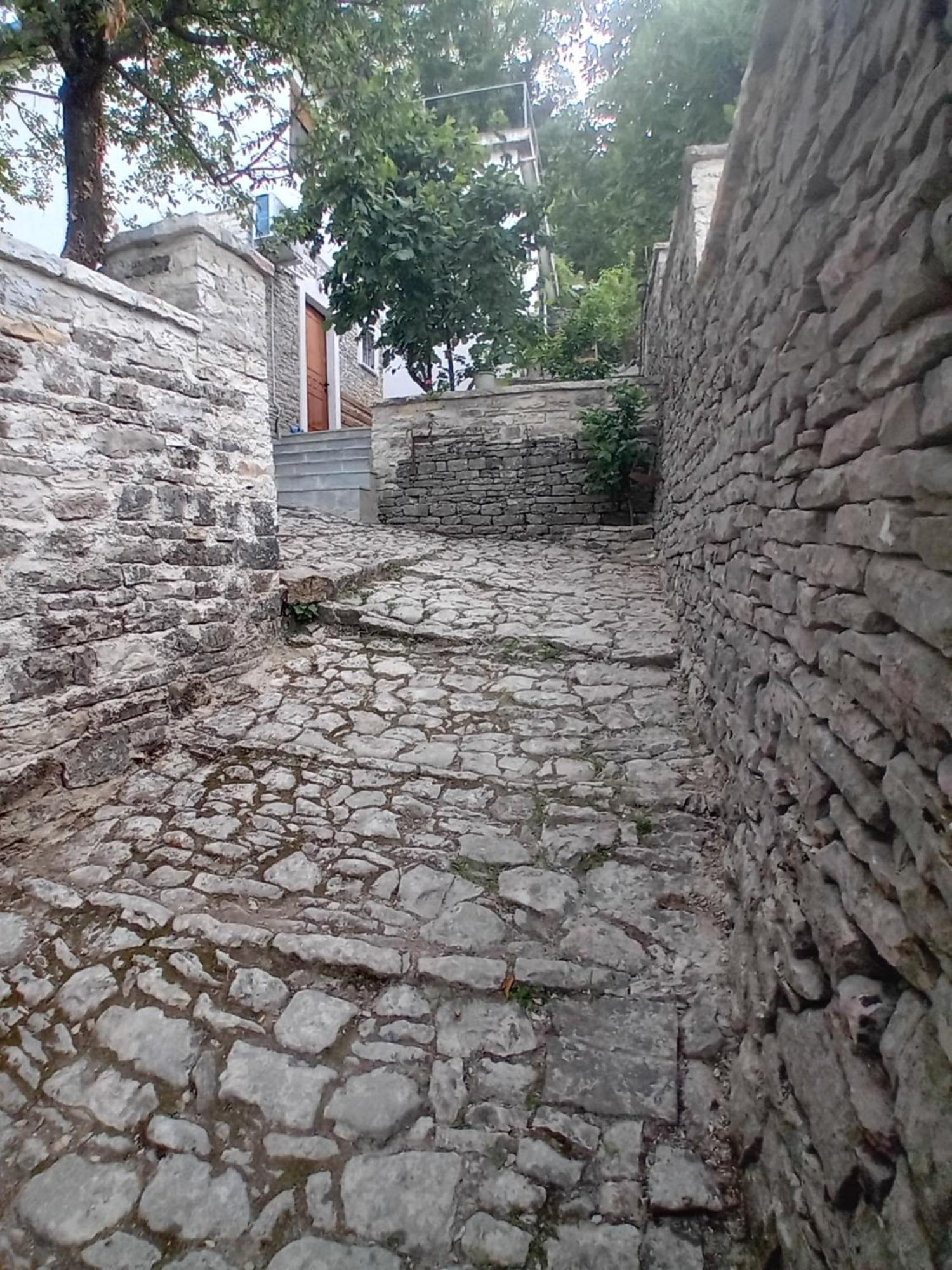 Arpet Guesthouse Gjirokastër Exteriér fotografie