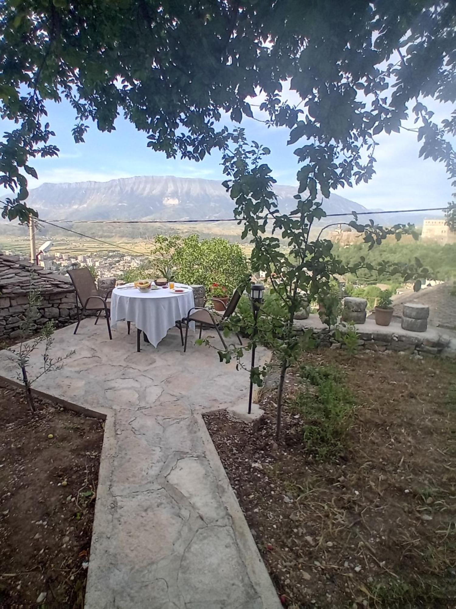 Arpet Guesthouse Gjirokastër Exteriér fotografie