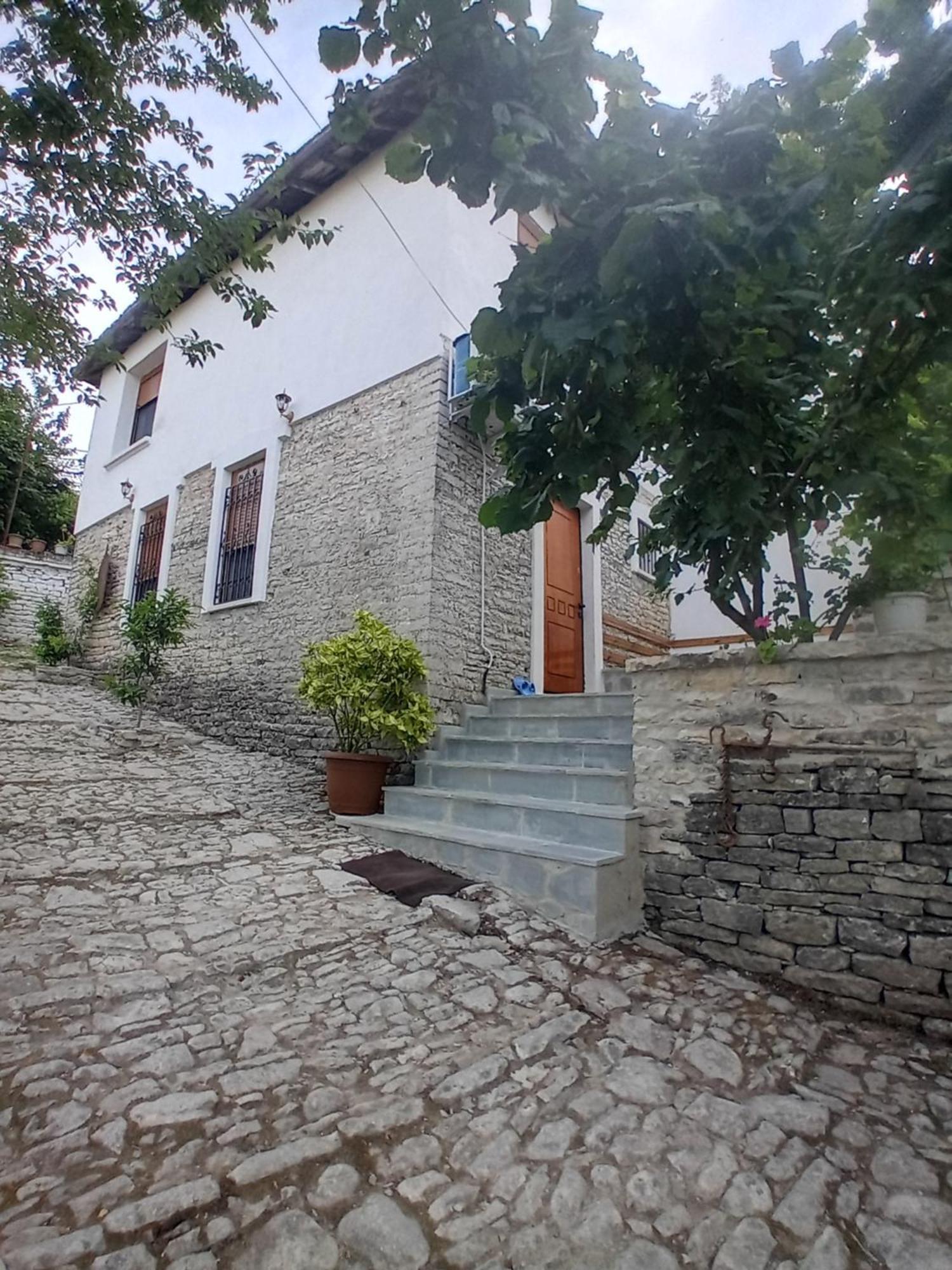 Arpet Guesthouse Gjirokastër Exteriér fotografie