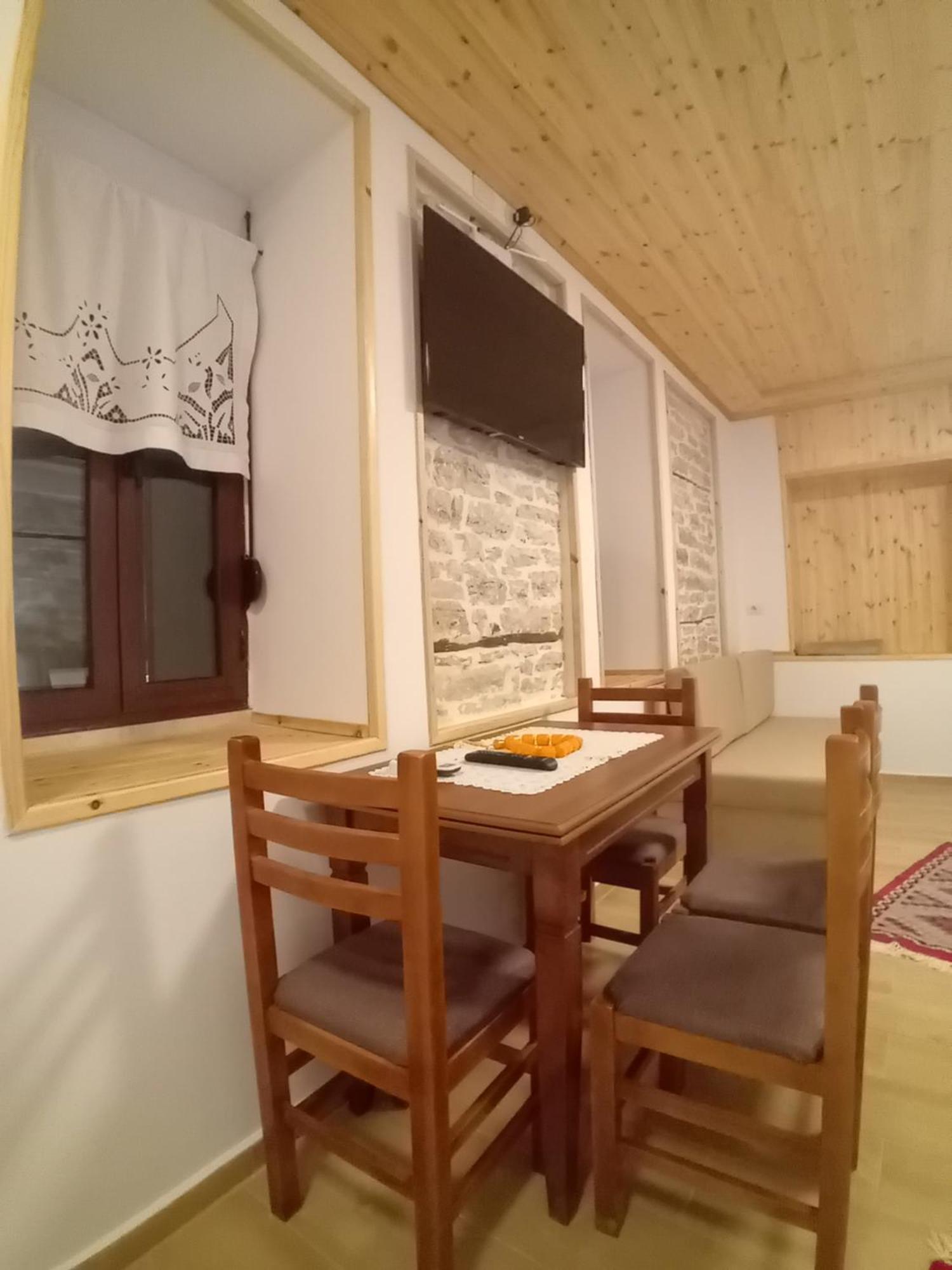 Arpet Guesthouse Gjirokastër Exteriér fotografie