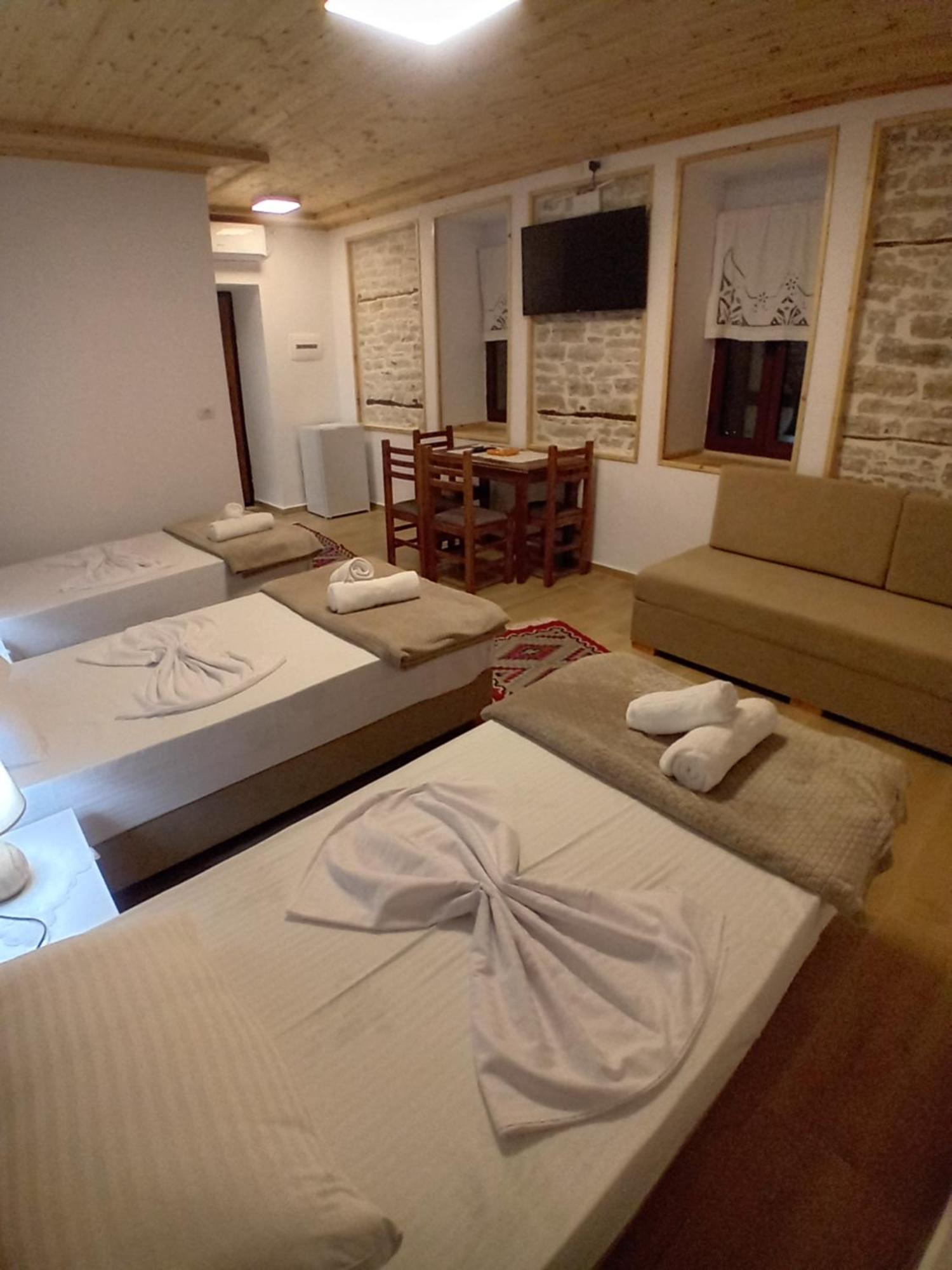 Arpet Guesthouse Gjirokastër Exteriér fotografie